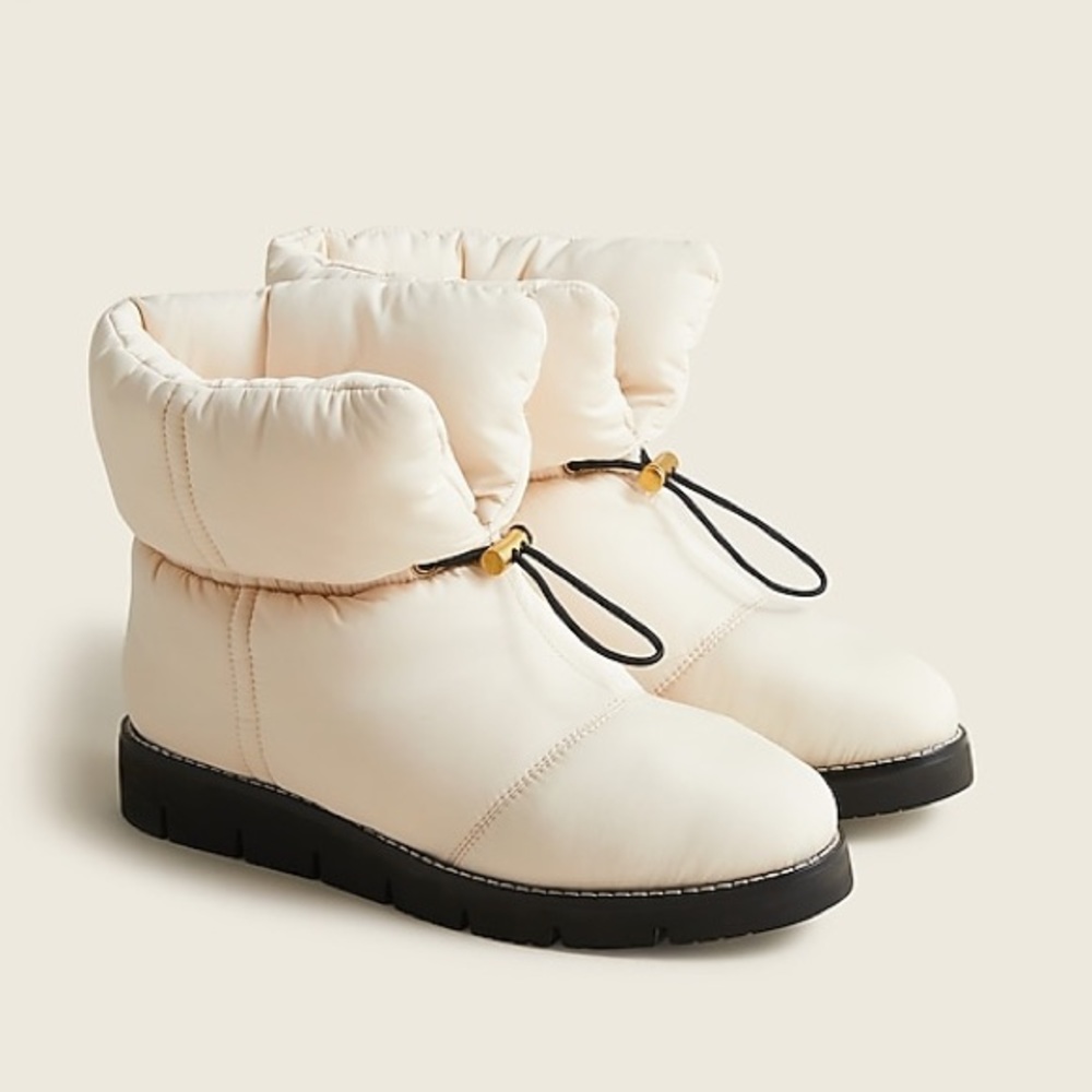 NIB Elsa Puffer Boots with Primaloft